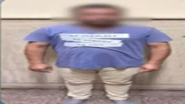 ضبط متهم ظهر في فيديو يرتكب فعلا خارجا داخل ميني باص بالمطرية 