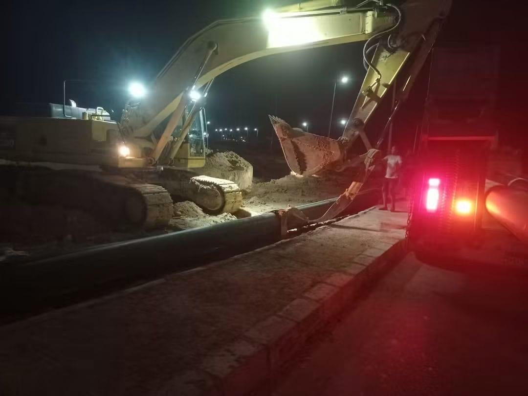 تغير جزء من خط المياه بمحطة التحلية الجديدة بنويبع