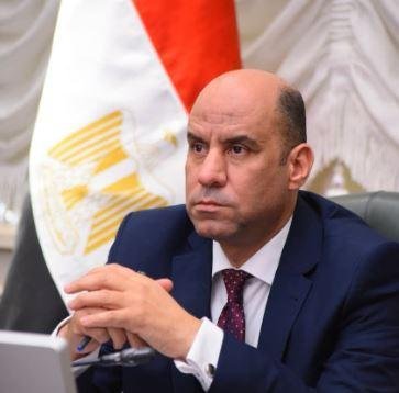 وزير العمل يتابع تداعيات حادث تصادم السيارات بالطريق الأوسطي ويوجه بإعداد تقرير عاجل