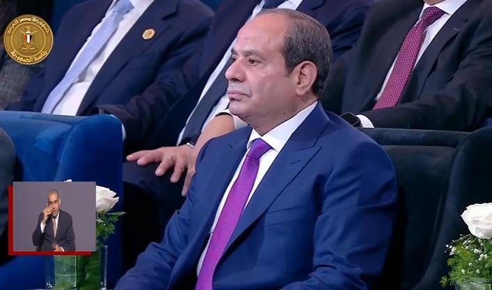 منتدى مصر.. الرئيس السيسي يستجيب لطلب طفلة صغيرة