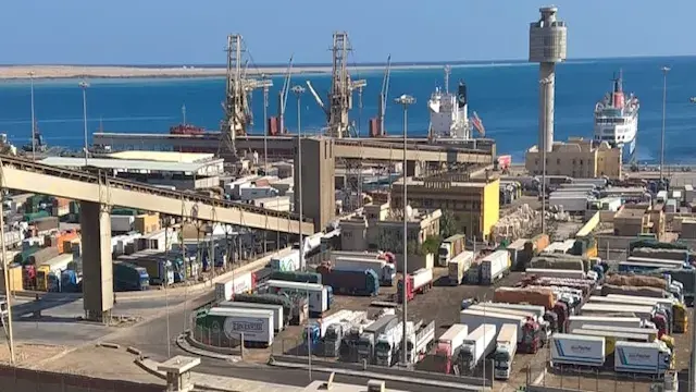 رسو 12 سفينة وتداول 13 ألف طن...