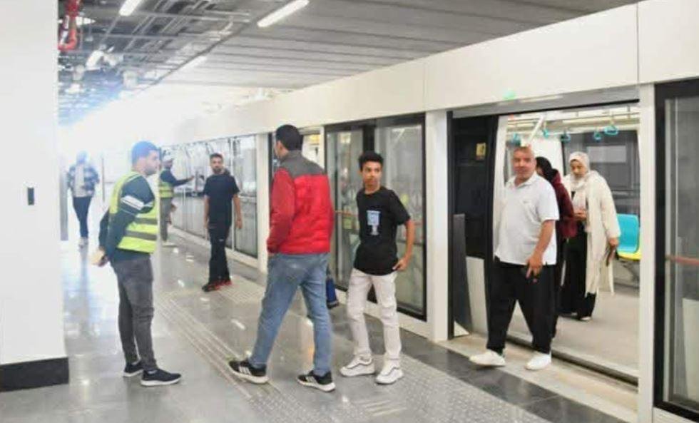 بالصور.. تطوير التصميمات الخارجية لـ176 مصعدا بمحطات مونوريل شرق النيل
