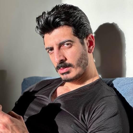 رغم الإفراج عنه.. التحقيق في ا...