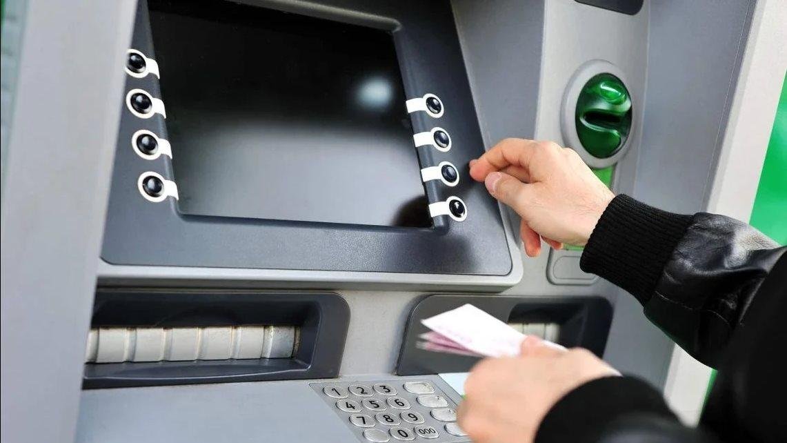 بعد قرار البنك المركزي.. رسوم السحب من ماكينات ATM والحد الأقصى اليومي