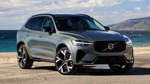 فولفو XC60 2026 هايبرد تنطلق بقوة 310 حصانًا
