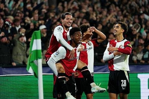 ببصمة عربية.. فينورد يقهر كومو في دوري أبطال أوروبا