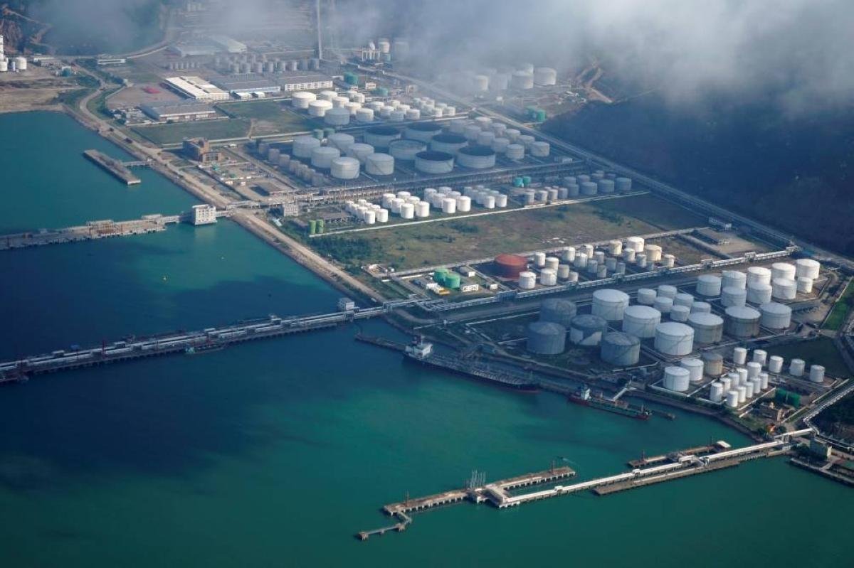 China surprises oil markets ag...