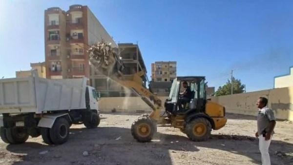 رئيس مركز الخارجة: بدء تطهير أرض المطحن بالبساتين تمهيدًا لنقل سوق الخميس