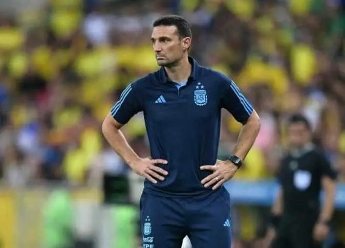 سكالوني يوافق على تجديد عقده مع منتخب الأرجنتين