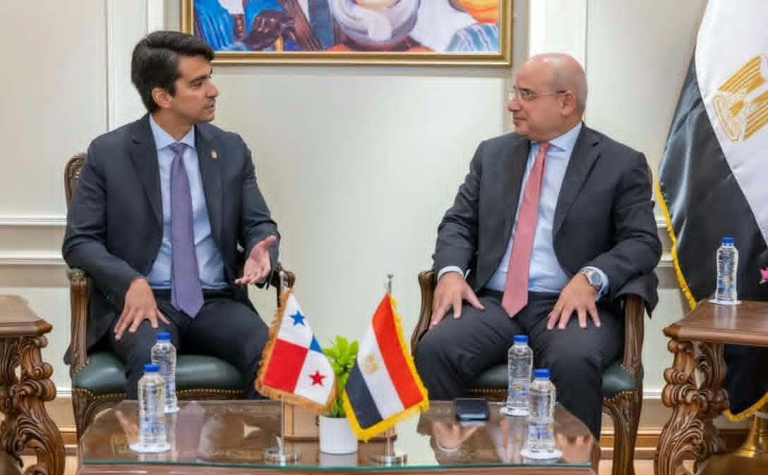 رئيس اقتصادية قناة السويس يستقبل سفير بنما لبحث تعزيز التعاون المشترك