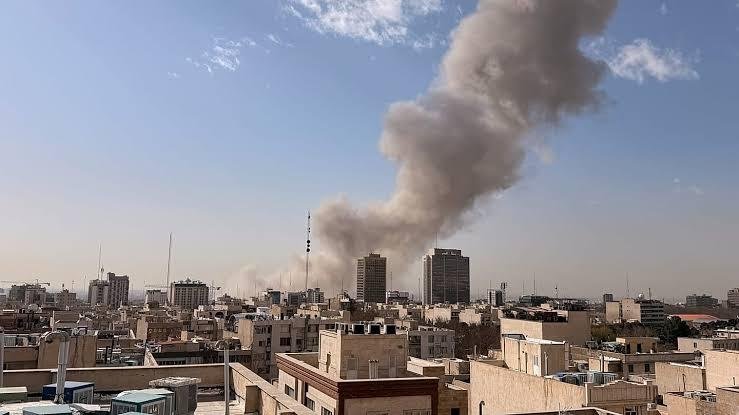 قيادة الجيش الإيراني تحذّر من خطط أمريكية لمهاجمة طهران