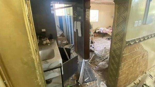 6 مصابين وتهدم جزئي لمنازل.. ننشر صور أضرار سقوط مقذوف على نجران
