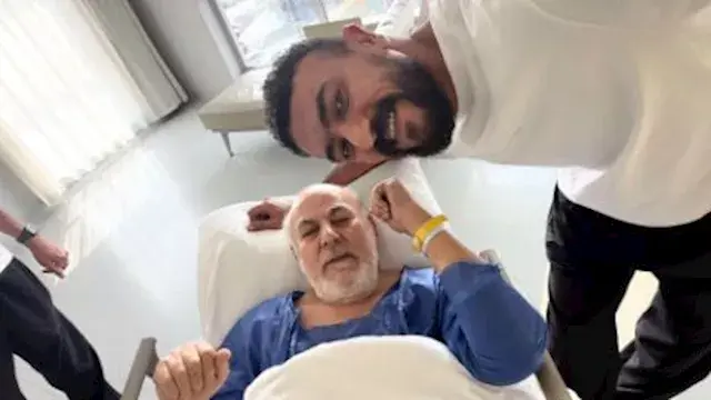 نقل والد أحمد العوضي إلى المستشفى بعد تعرضه لأزمة صحية