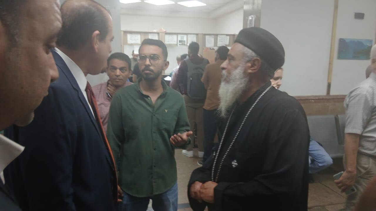 نائب وزير الصحة يتفقد إدارات التكليف والتراخيص ومعامل الصحة العامة لمتابعة انتظام العمل