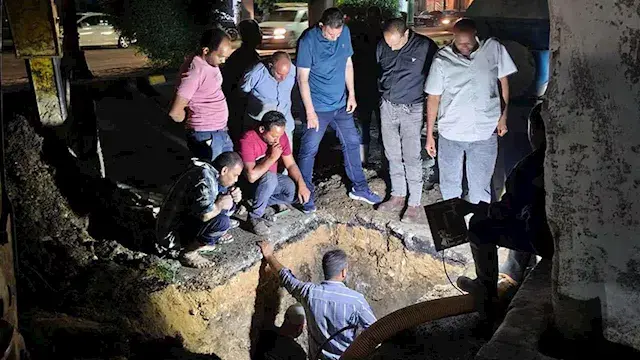كسر مفاجئ بماسورة مياه بكورنيش المنيا.. ورئيس المدينة يتابع الإصلاحات