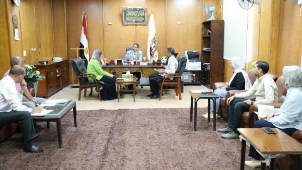 في مستهل توليه مهام عمله.. سكرتير الوادي الجديد يتابع منظومة العمل والأداء بالديوان