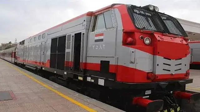 أثناء عبوره السكة الحديد.. إصابة طالب صدمه قطار بكفر الشيخ