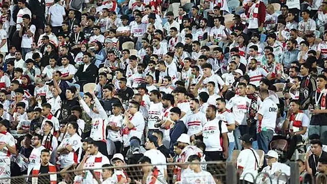 جماهير الزمالك تزين مدرجات ستاد القاهرة خلال مباراة الجيش الرواندي بدوري الأبطال
