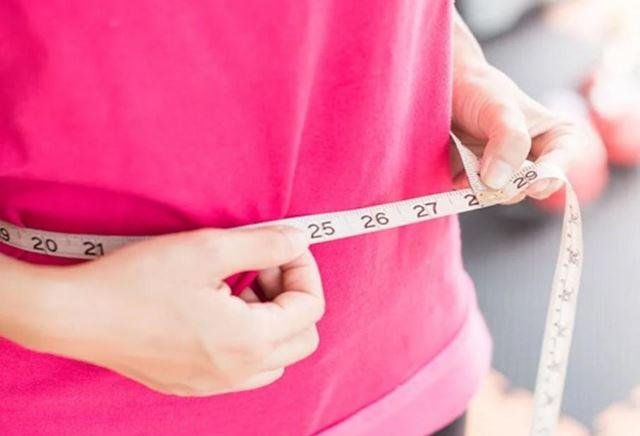 زيادة الوزن في سن الـ50.. الأسباب وطرق المواجهة