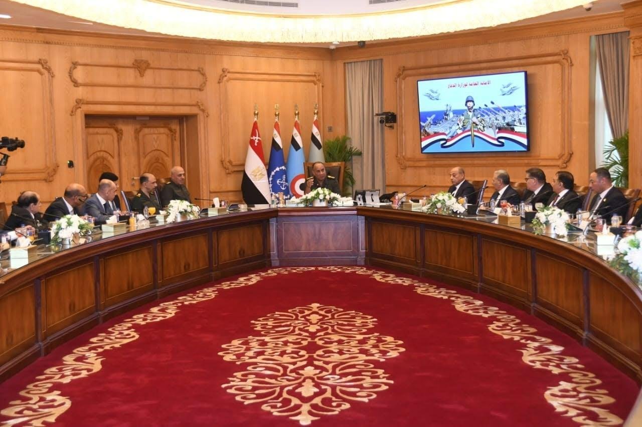 الفريق أشرف سالم زاهر يستقبل وفدا من لجنة الدفاع والأمن القومي بمجلس النواب بمقر الأمانة العامة لوزارة الدفاع