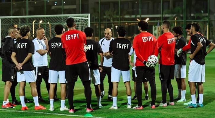 بـ 10 لاعبين.. منتخب مصر يبدأ...