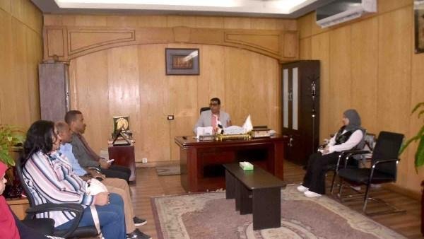 توجيهات بحصر حملة الماجستير والدكتوراه والاستفادة من الكفاءات بالجهاز الإداري بالأقصر