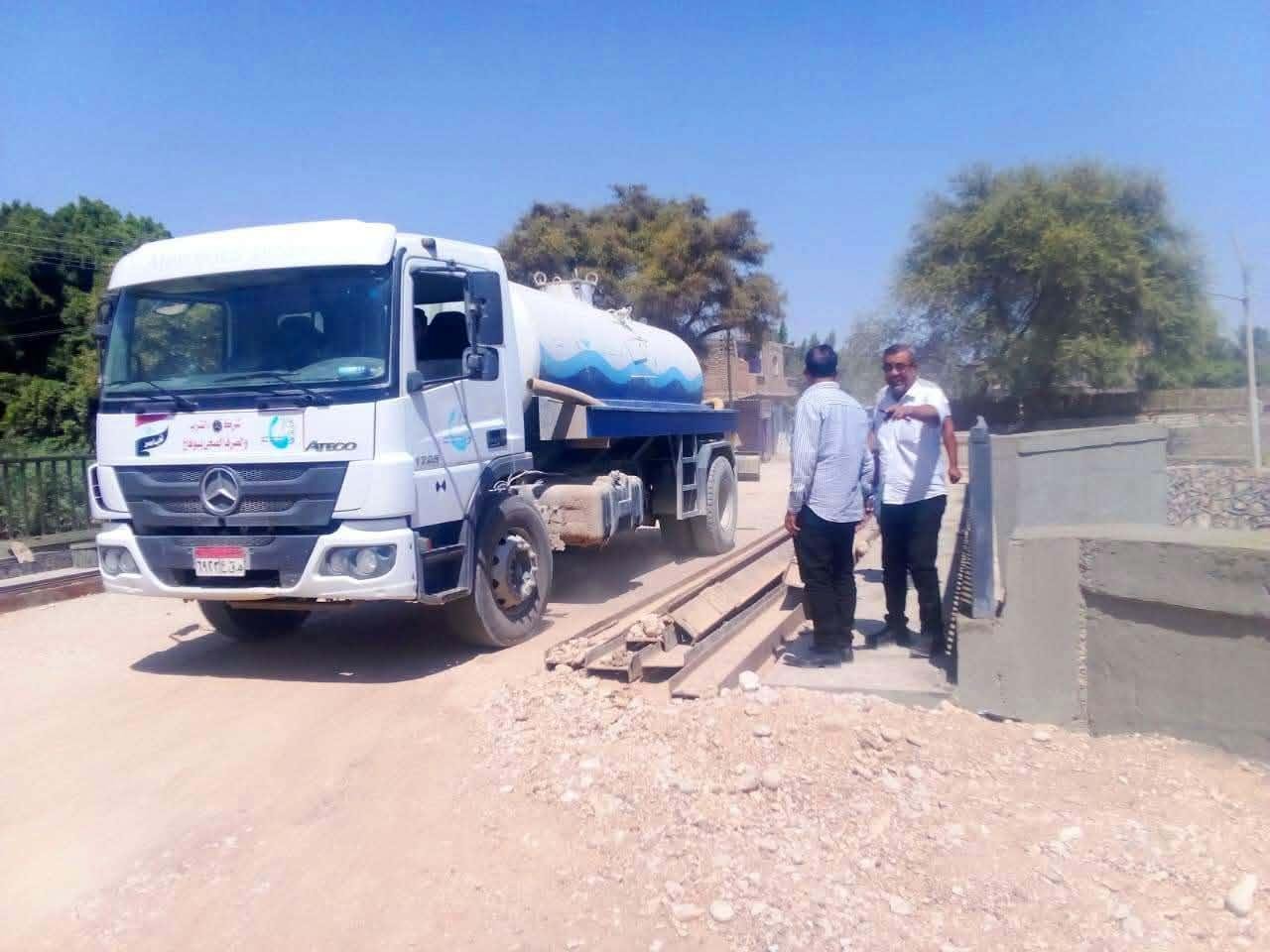 الانتهاء من تركيب الحواجز الحديدية بكوبري البلابيش بحري في سوهاج تمهيدا لافتتاحه