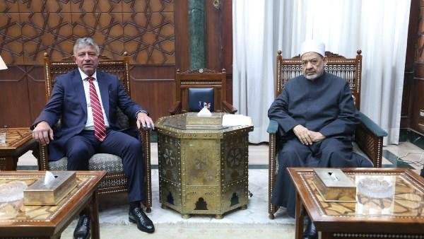 شيخ الأزهر: بيت العائلة المصرية نجح في محاصرة الفتن الطائفية ومواجهة التطرف والتشدد