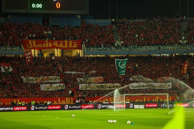 جماهير الأهلي تهتف للشهداء وتحتفل بذكرى انتصارات أكتوبر في مدرجات القمة 133