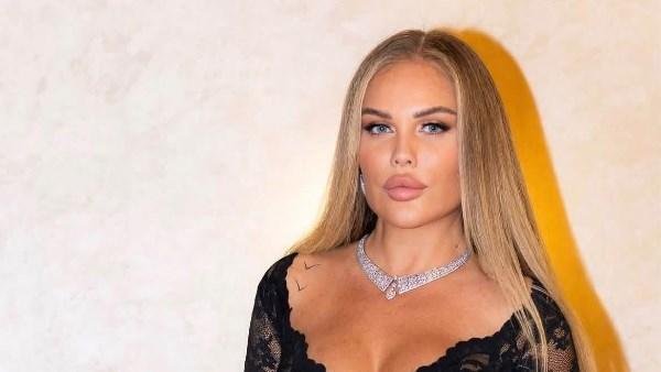 بالأسود القصير.. نيكول سابا تجمع بين الأناقة والأنوثة