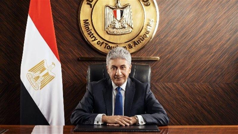 وزير السياحة يعتمد الضوابط وال...