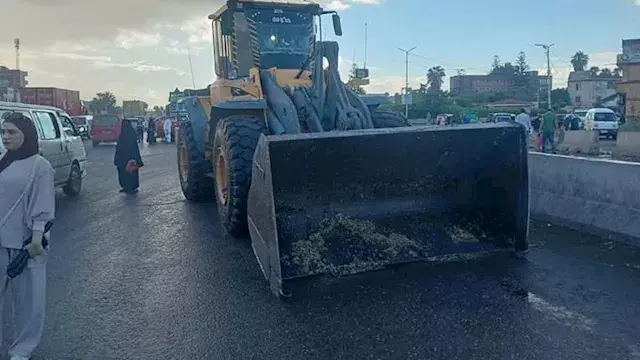 حريق وانقلاب شاحنة وسقوط كتل خ...