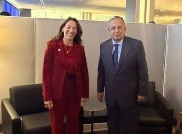نبيل فهمي يستنكر تعرض الأطفال بمناطق النزاعات للقتل والتشويه والتجنيد والاستخدام لأغراض عسكرية