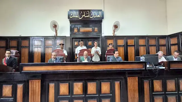 خطف طفلة صديقه وسخرها للعمل با...