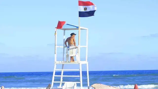 ملتم أغسطس.. أمواج البحر تعكر...