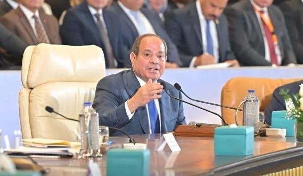 الرئيس السيسي: الدول تنظم حياتها بالقوانين.. ومواجهة التطرف تتطلب بناءً دينيًا متزنًا