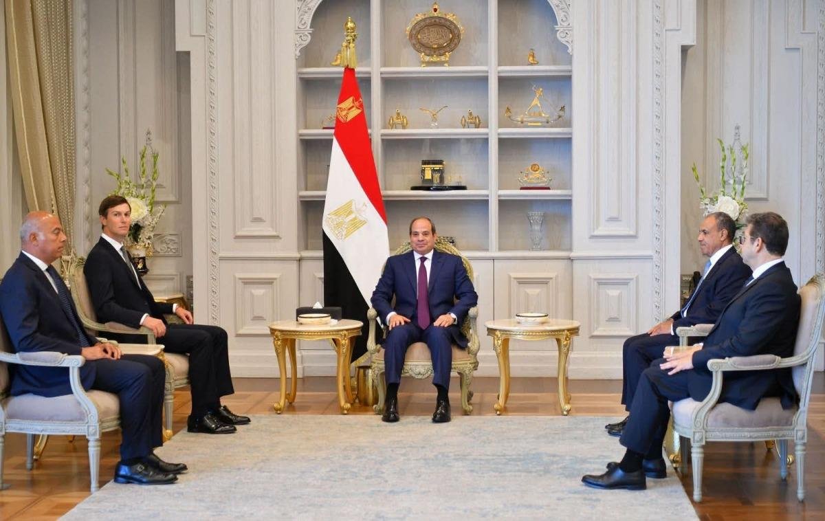 الرئيس المصري ومبعوث الرئيس ال...