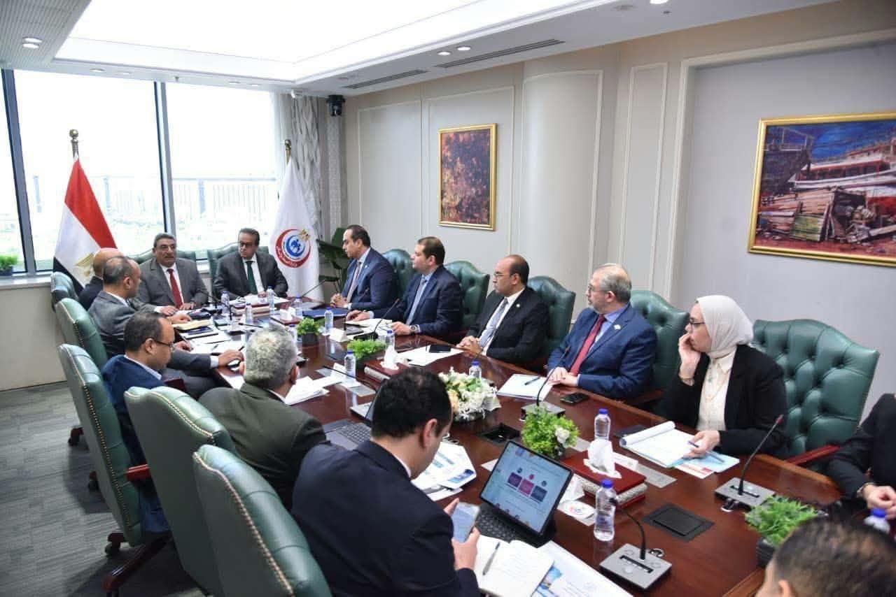 وزير الصحة يترأس الاجتماع الأول للجنة الإسراع بتطبيق منظومة التأمين الشامل وتطوير الأداء