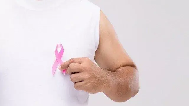 5 علامات مبكرة لـ سرطان الثدي لدى الرجال