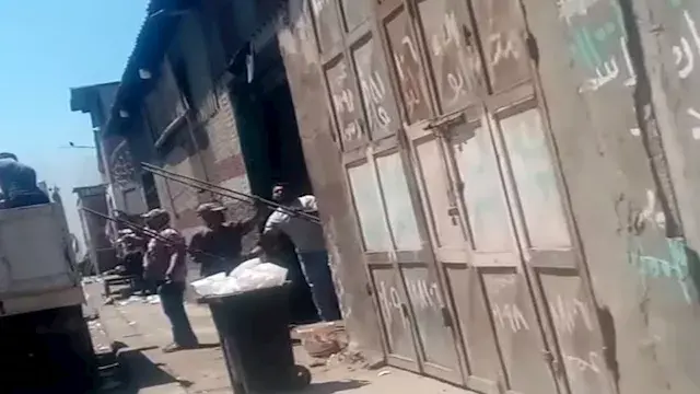 "سيارة حكومية في سوق الخردة".....