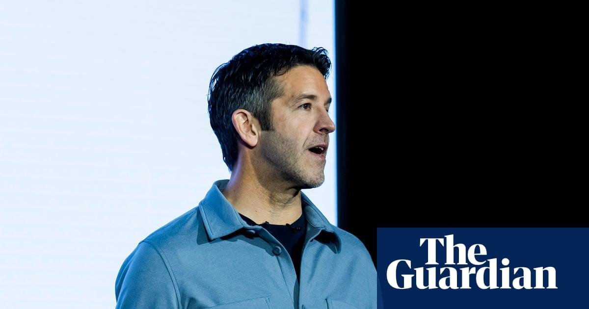 Apple’s new CEO introduces him...