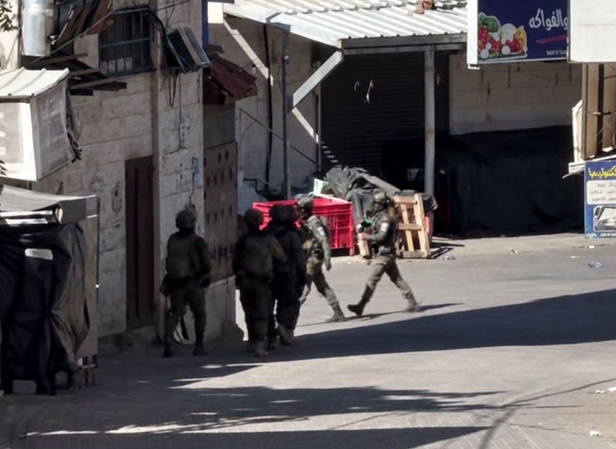 بعد عملية حلميش.. رئيس بلدية بدو بالقدس: الاحتلال اعتقل أكثر من 100 مواطن وفجّر أبواب المنازل