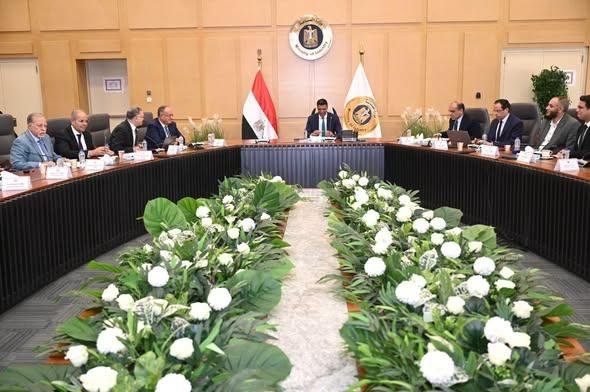 وزير الصناعة يبحث مع غرفة مواد...