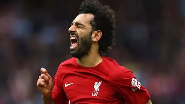 بالفيديو.. مشجع تركي يفاجئ محم...