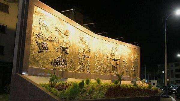 محافظ بورسعيد يتفقد جدارية ميدان ستالينجراد بعد تطويرها ورفع كفاءتها .. صور