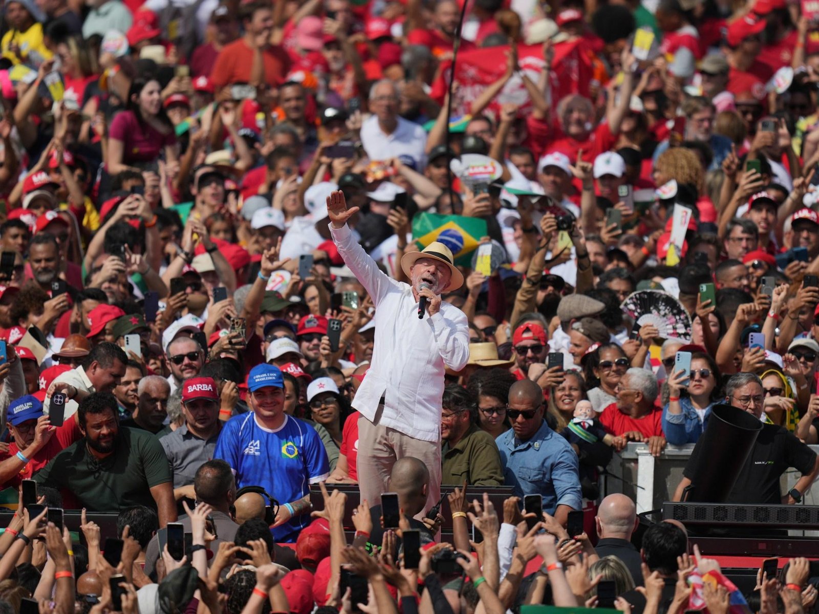 Brazil: Lula, Bolsonaro return...