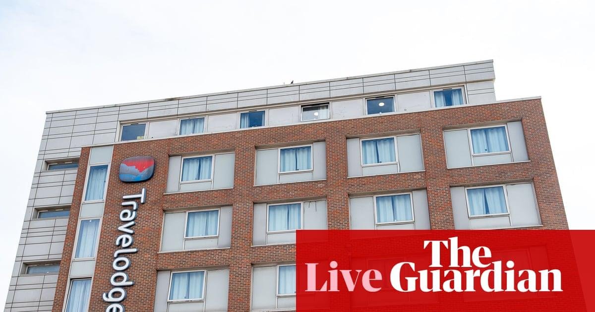 Travelodge boss resigns amid c...