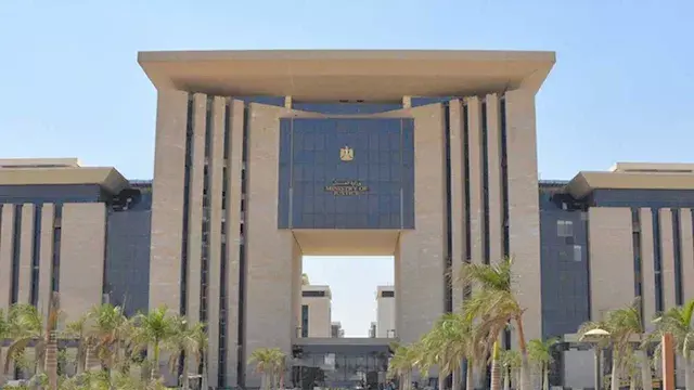 زينب حمدي أول سيدة تتولى منصب...