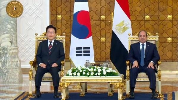أهلا بيكي يا مصر.. رئيس كوريا الجنوبية يرحب بالرئيس السيسي على أنغام أغنية "بابا" لعمرو دياب