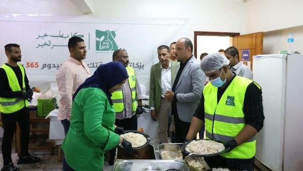 نائب محافظ الوادي الجديد يتفقد مبادرة «مطبخ التكافل الاجتماعي»